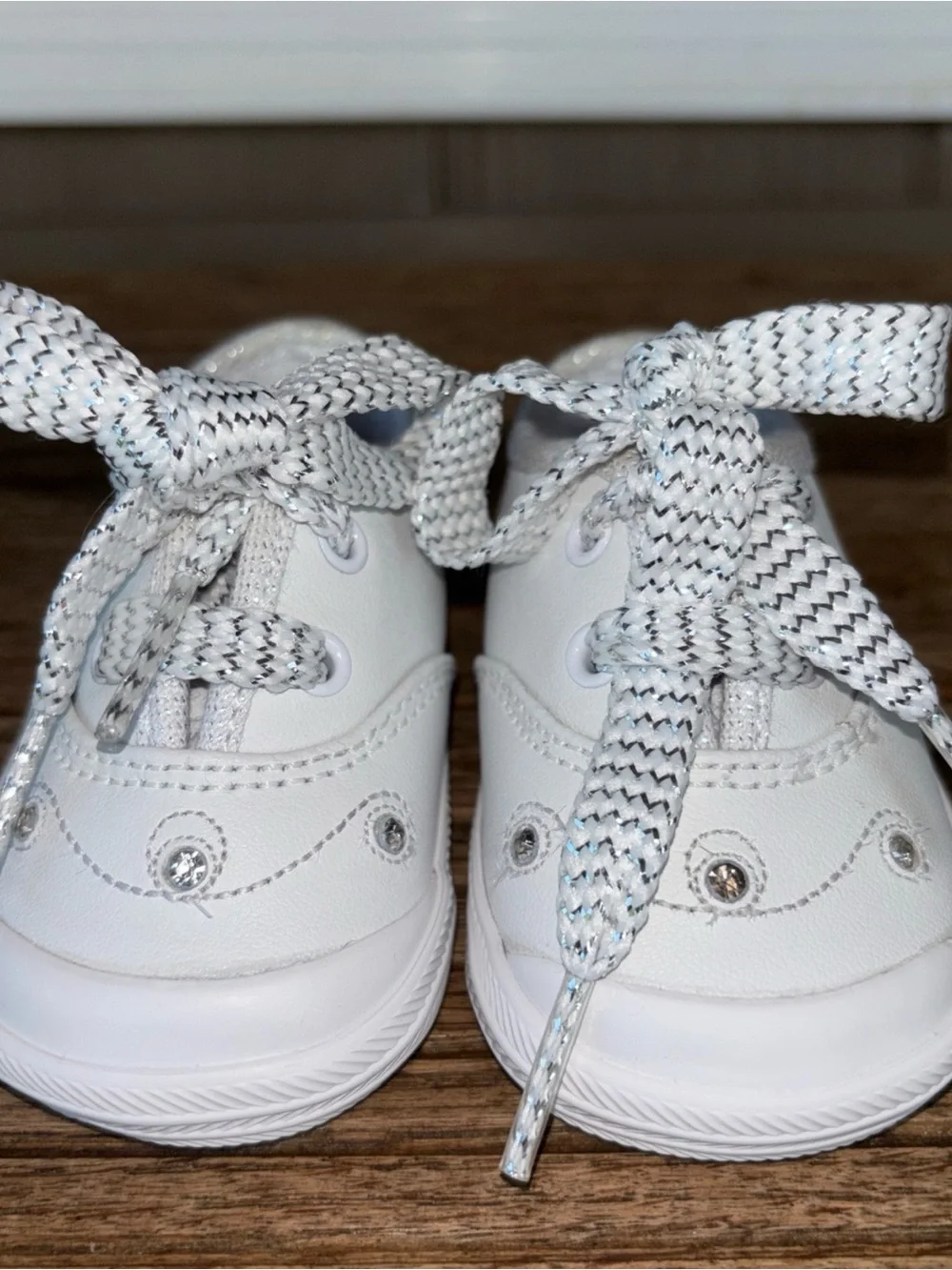 Keds White Baby Lace-Up Sneakers with  silver thread Laces diamond color studs1m